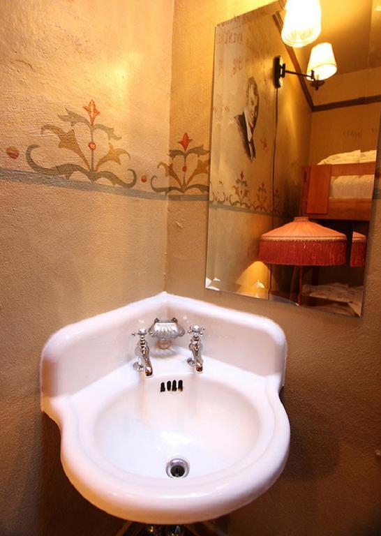 Mcmenamins Olympic Club Villa Centralia Bilik gambar