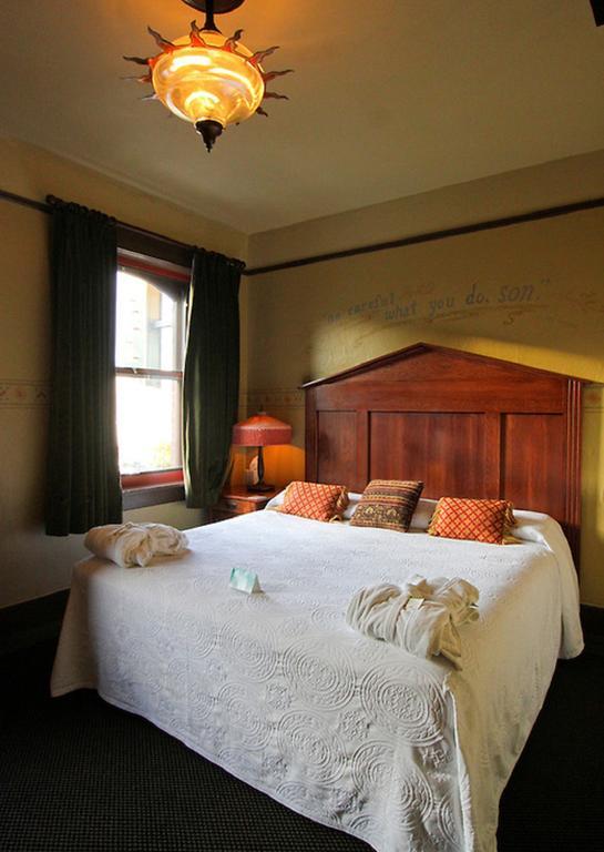 Mcmenamins Olympic Club Villa Centralia Bilik gambar